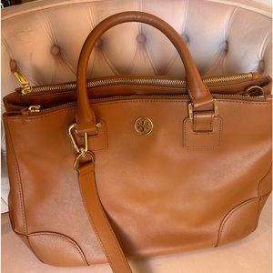 Tory Burch Robinson a double zipper tan bag beautiful